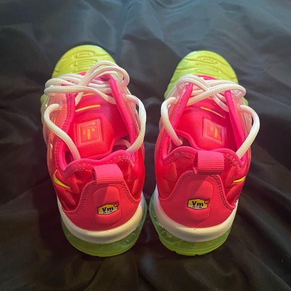 Nike Vapormax size 7( woman’s) never worn - Picture 4 of 7